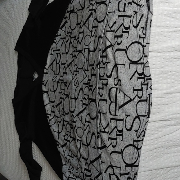 MARC JACOBS V-Neck Long Sleeve Two Tone Knit Top - Picture 7 of 7